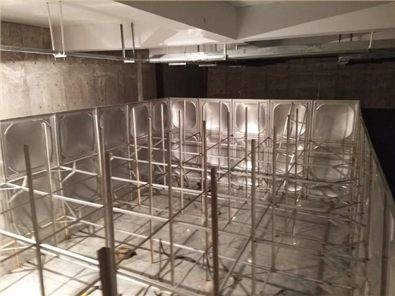 廣西不銹鋼水箱 115立方 內(nèi)拉筋