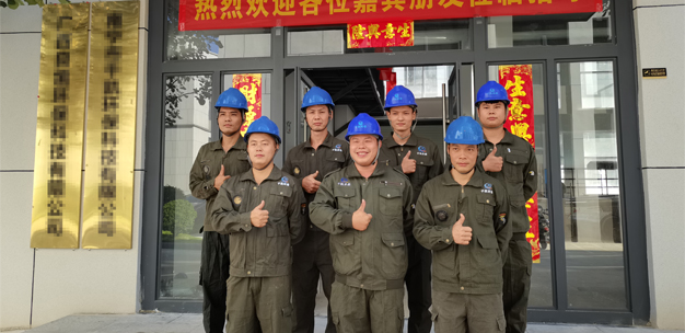 焊接團(tuán)隊(duì)  持證上崗