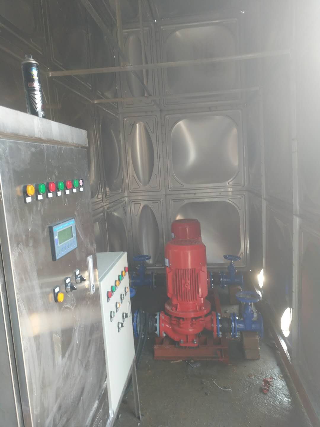 三江北服務(wù)區(qū)項(xiàng)目不銹鋼水箱安裝案例